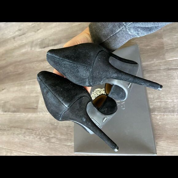 Vince Camuto Favia Black Pumps - Picture 4 of 6